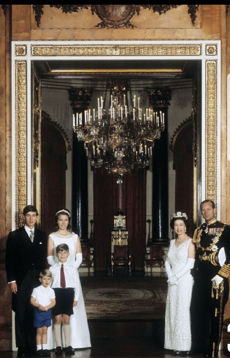 736x1142 British royal family portraits. British monarchy aesthetic, Royal family wallpaper, Elizabeth ii and prince philip