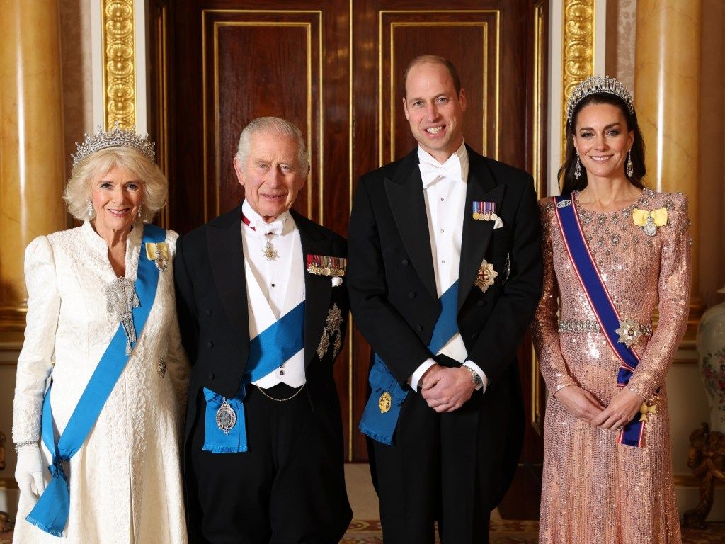 1024x768 Royal Family