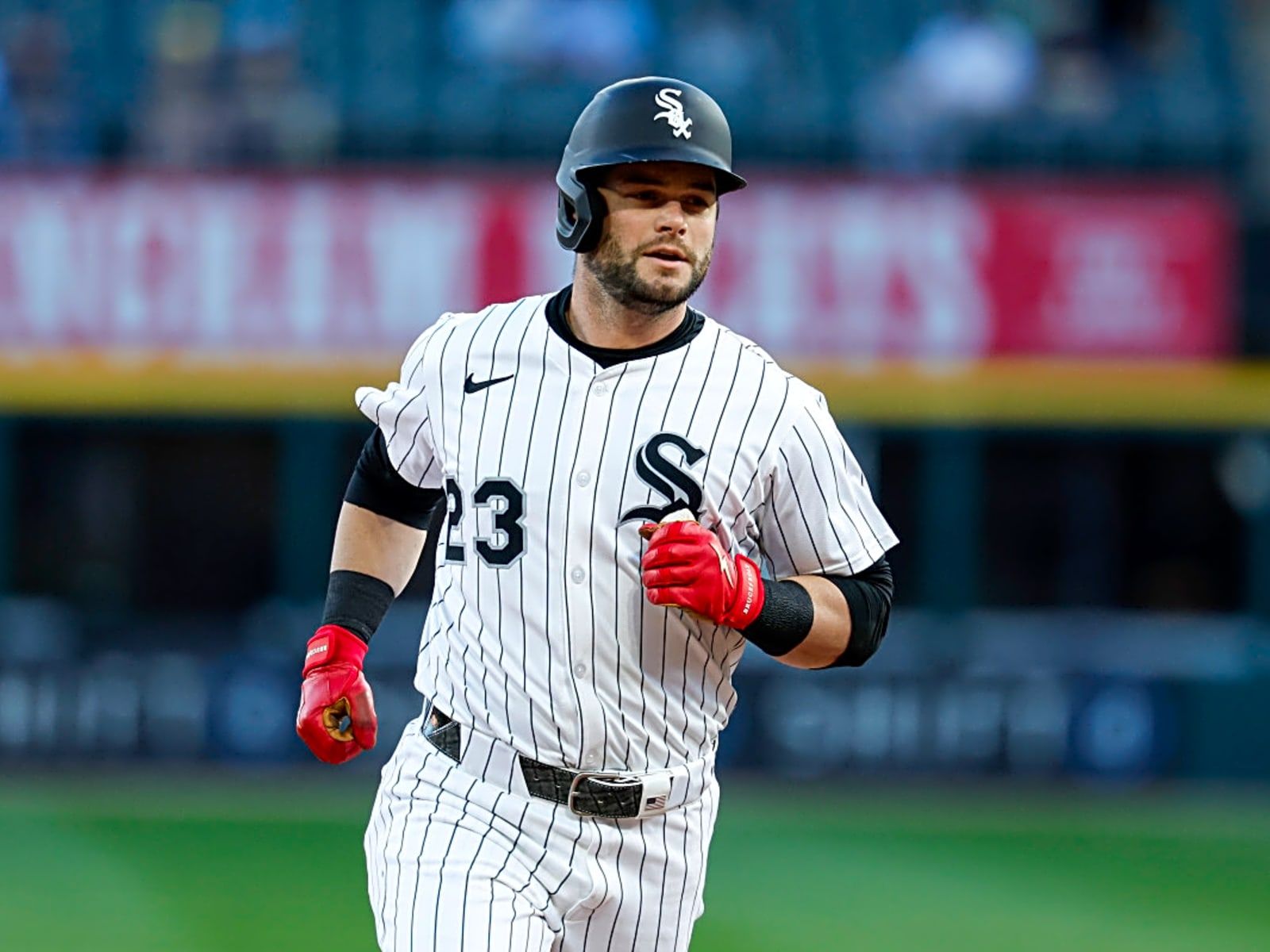 1600x1200 Andrew Benintendi Exits Game with Calf Tightness