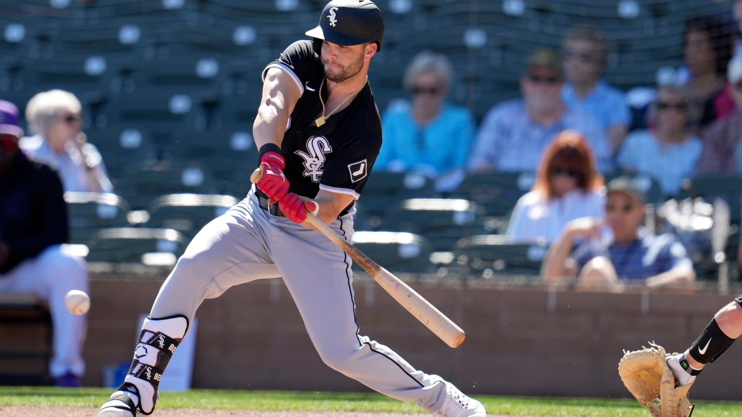 2560x1440 White Sox outfielder Andrew Benintendi out 4 to 6 weeks with broken hand after being hit