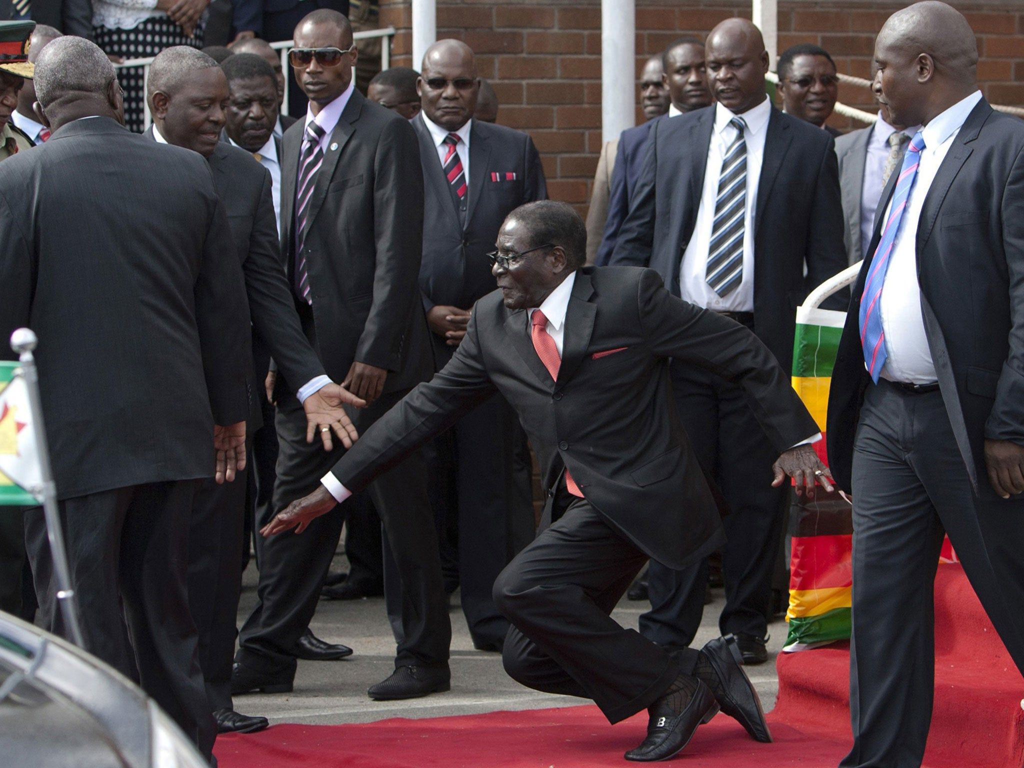 2048x1536 Robert Mugabe's guards fail to censor another unfortunate photo on first state visit to South Africa in 21 years
