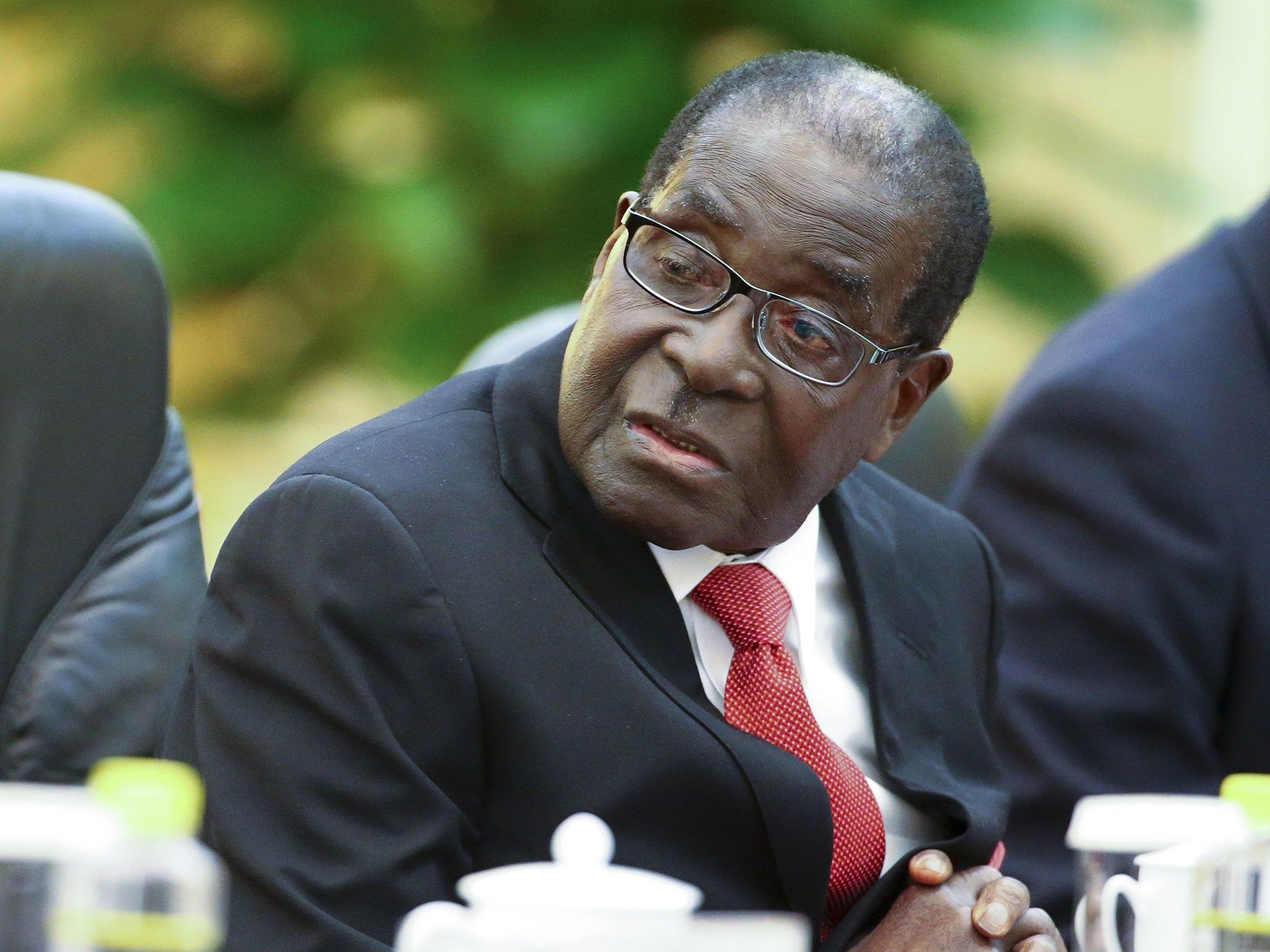2048x1536 Robert Mugabe returns home amid reports he 'collapsed from a heart attack' on holiday