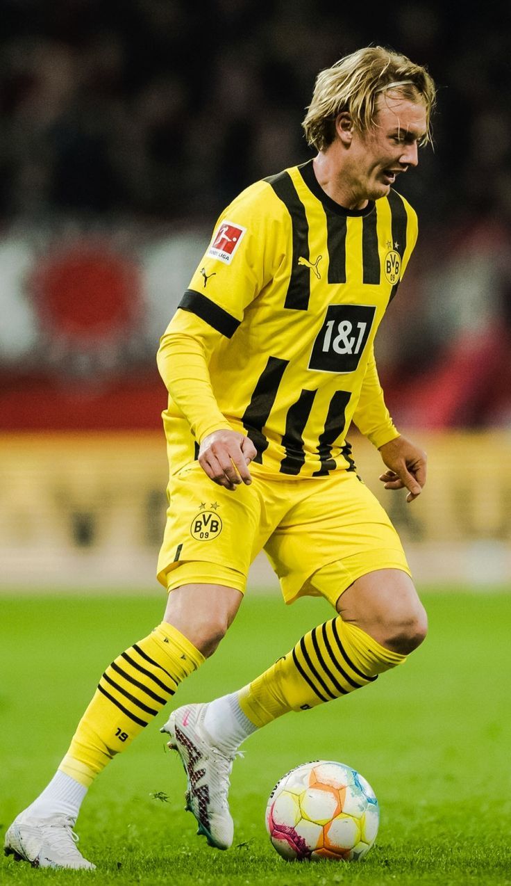 736x1274 Julian Brandt