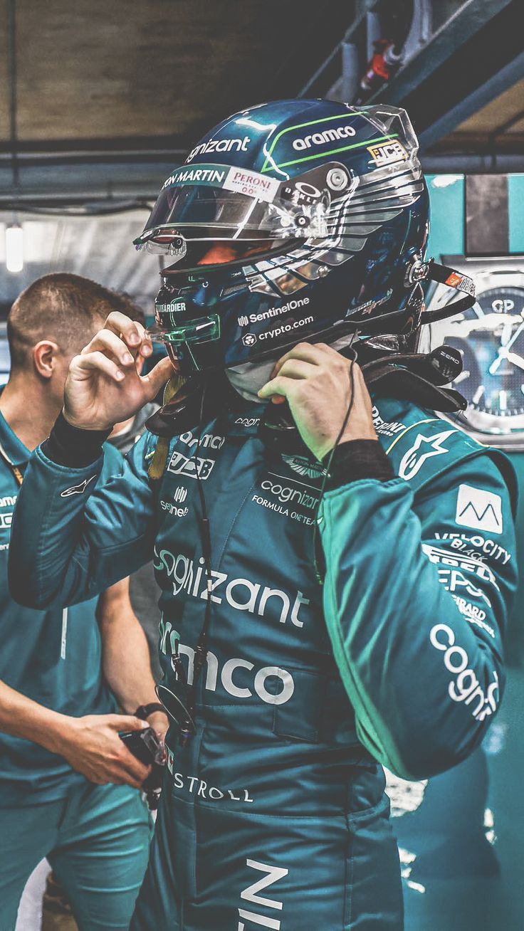 736x1308 Lance Stroll Aston Martin Zandvoort