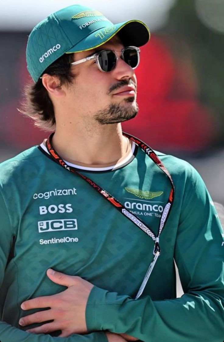 736x1124 Lance stroll