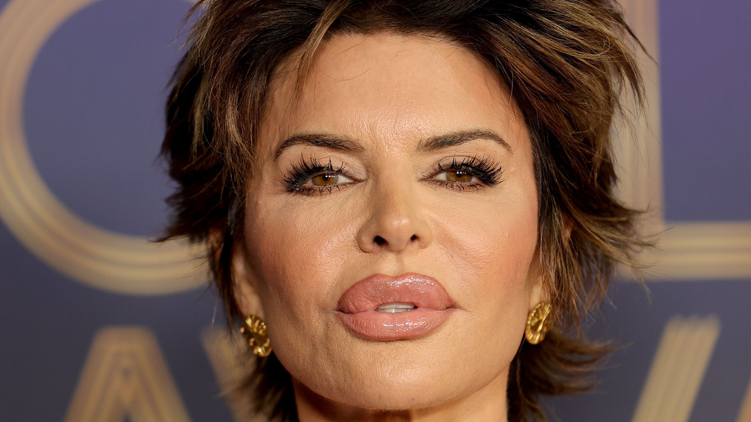 2560x1440 Lisa Rinna Urges People to “Protect the Dolls” in Her Las Culturistas Awards Speech