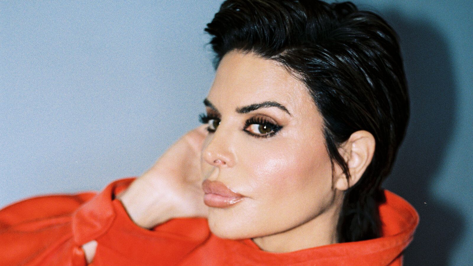 1600x900 Lisa Rinna Tells All in New Memoir, Including 'Real Housewives' and More