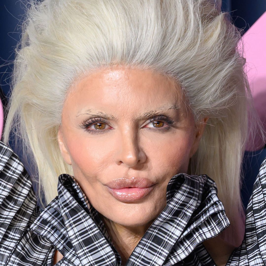 1080x1080 Lisa Rinna Looks Completely Unrecognizable With Blond Brows And Sky High Bouffant On Red Carpet