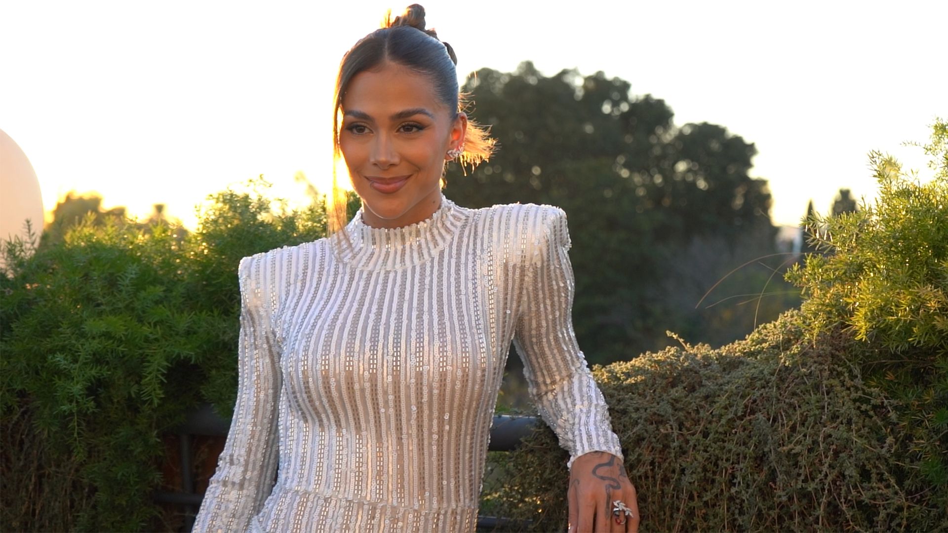 1920x1080 Greeicy Rendón roba miradas en los Latin Grammy 2023 con un cinturón anudado en las caderas