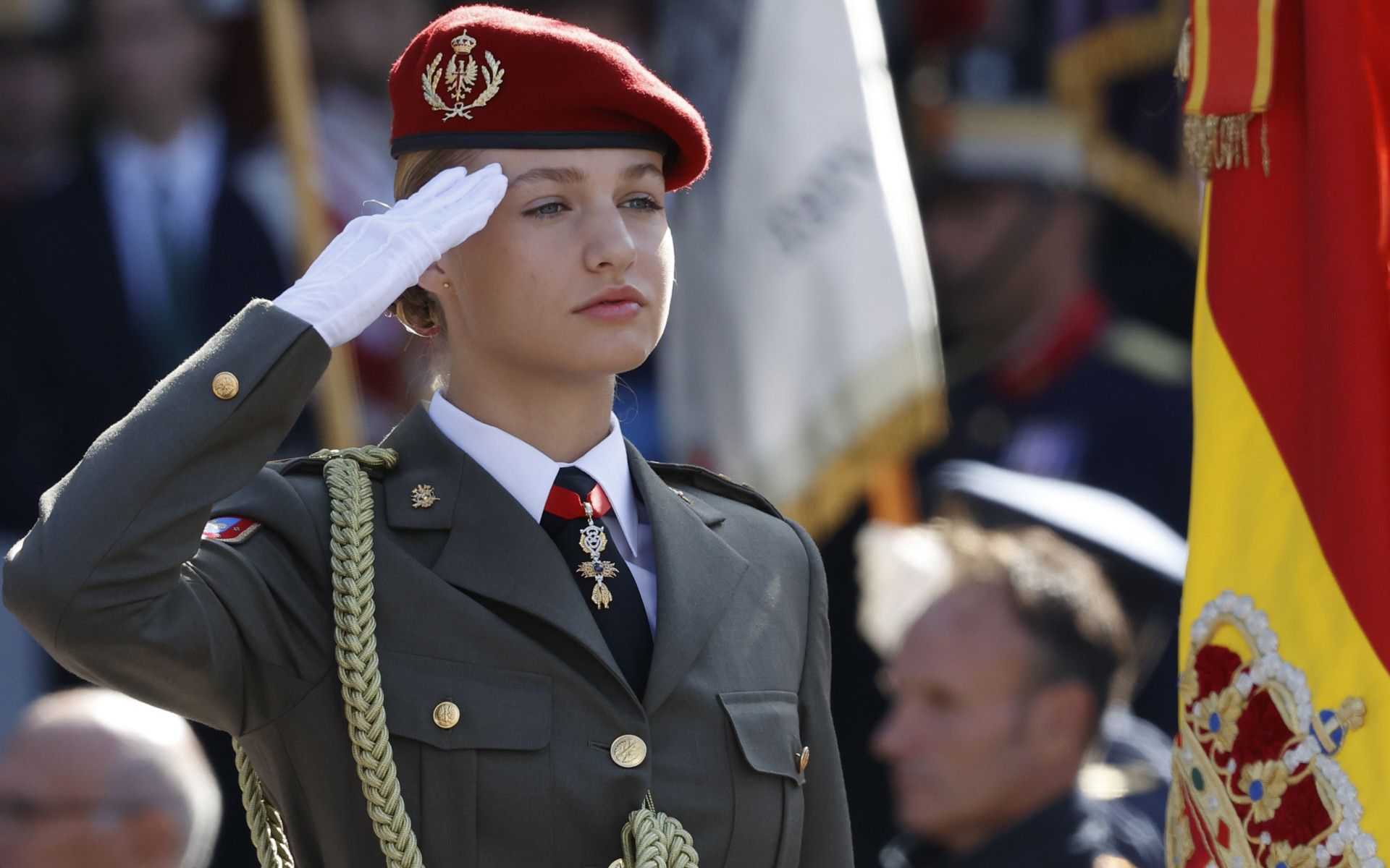 1920x1200 La princesa Leonor en el desfile del 12 de octubre: uniforme de gala y mucha emoción