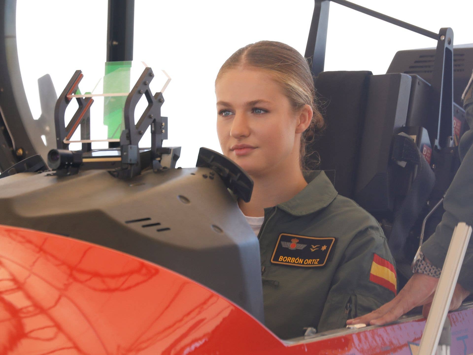 1920x1440 Princess Leonor has a Top Gun moment as she wears air force uniform for the first time