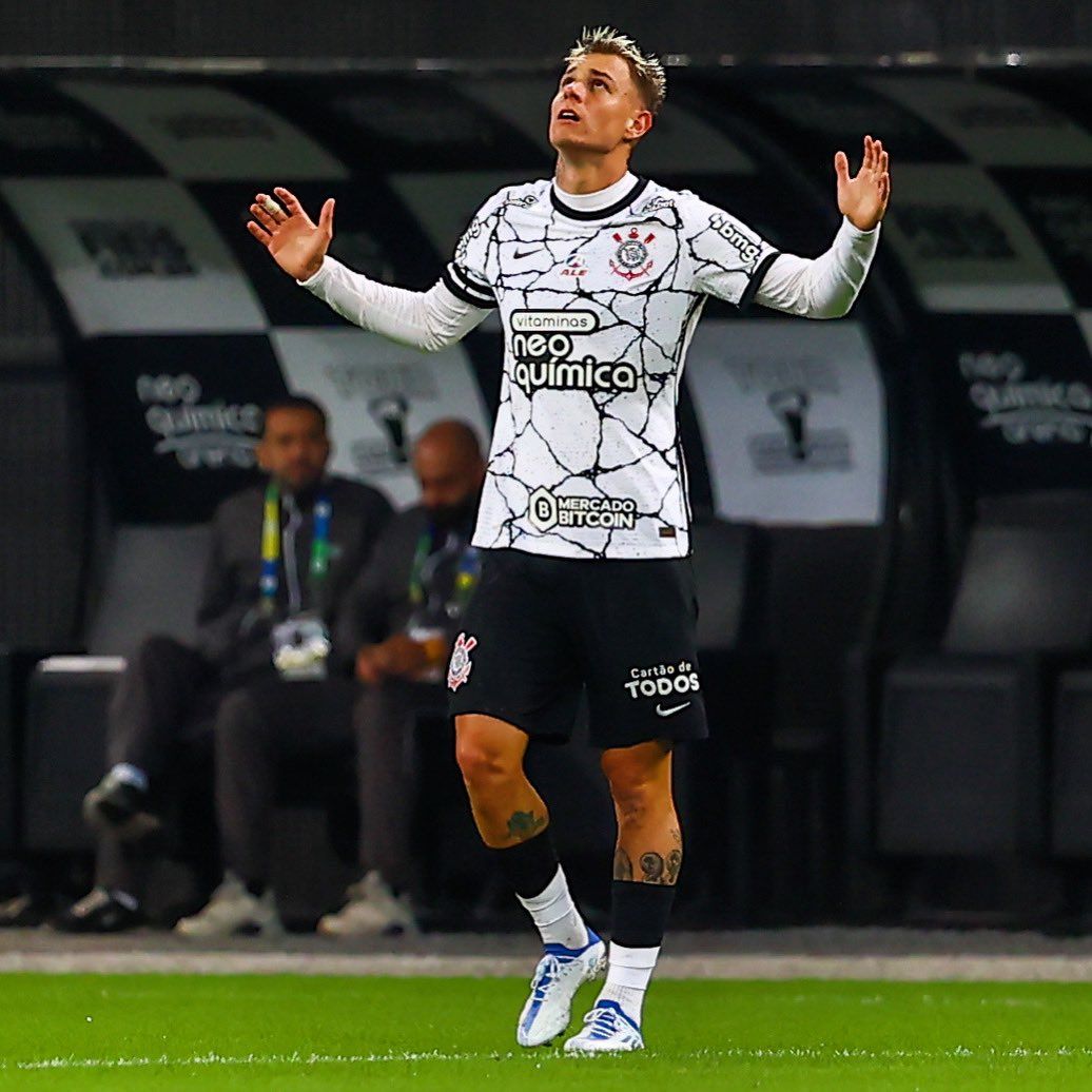 1036x1036 ⚽️⚽️⚽️ Hat Trick De Roger Guedes