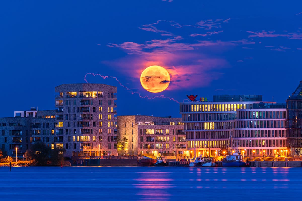 1200x800 Supermond über Rostock. Bilder vom Vollmond aus Rostock
