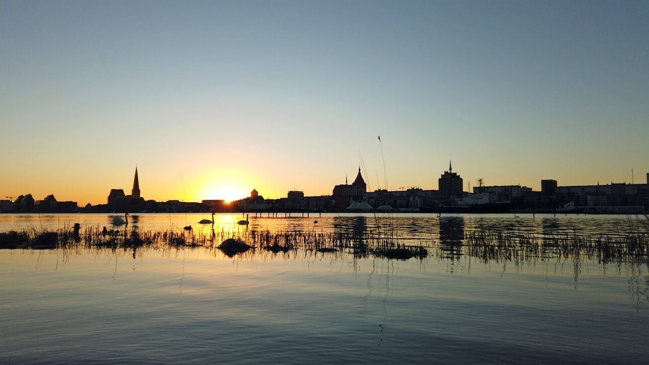 1280x720 4K. Sonnenaufgang Stadthafen Rostock