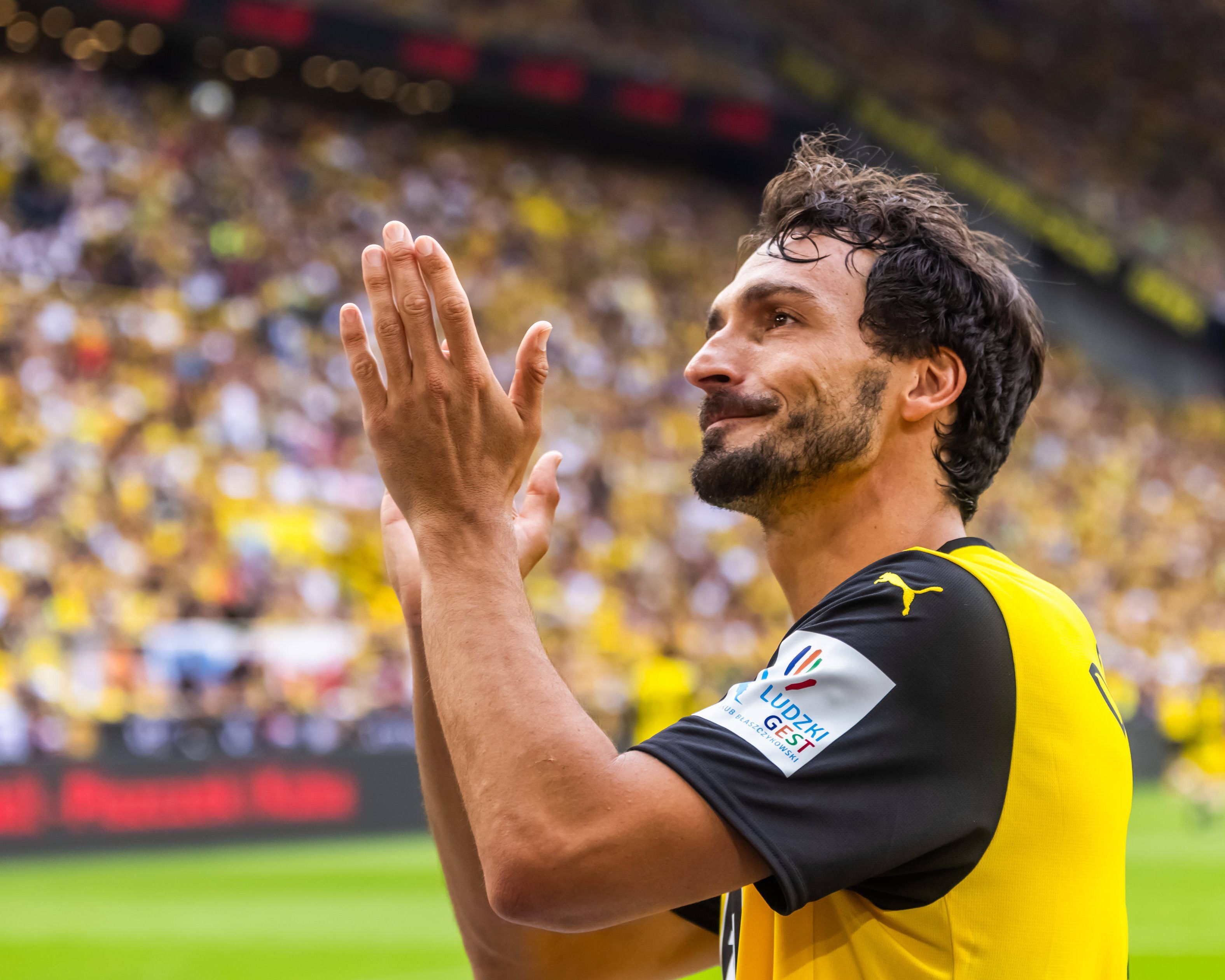 3151x2521 Legendary defender Mats Hummels hangs up playing boots