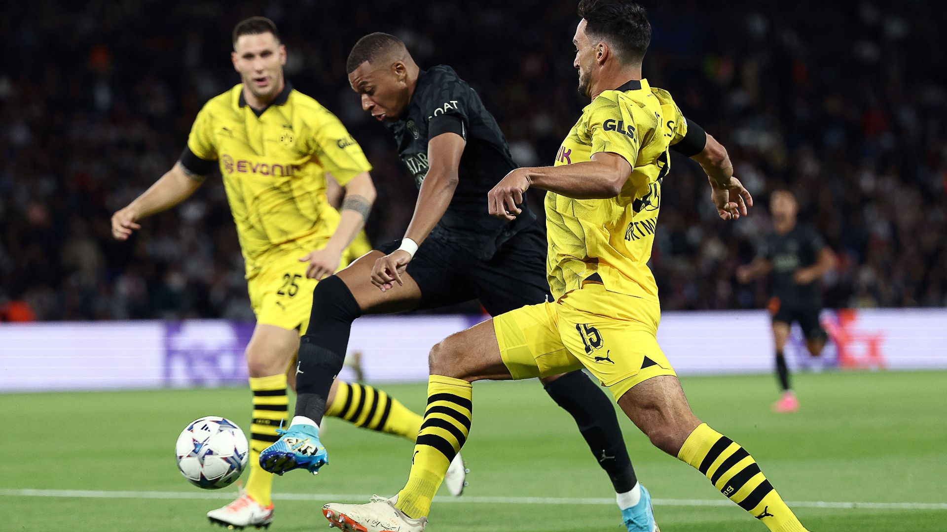 1920x1080 Dortmund's Mats Hummels Slams Referee's Penalty Call in Loss vs. PSG