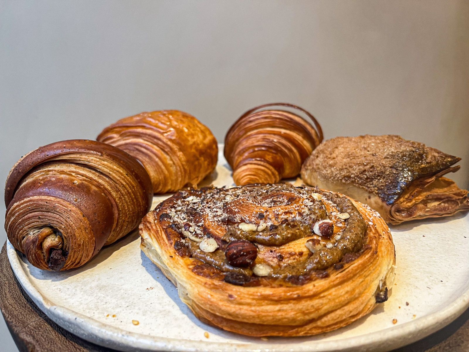 1600x1200 Miettes, the gourmet bakery with sourdough breads and ancient flours, in the 18th arrondissement