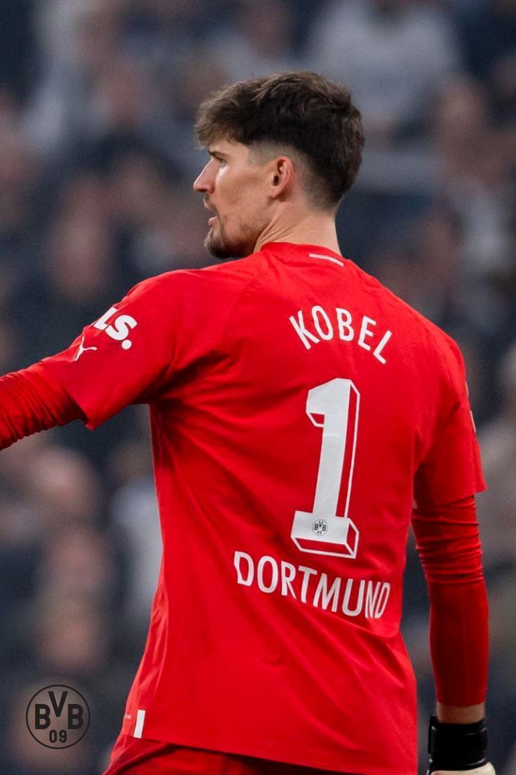 736x1104 Nummer 1️⃣ Gregor Kobel