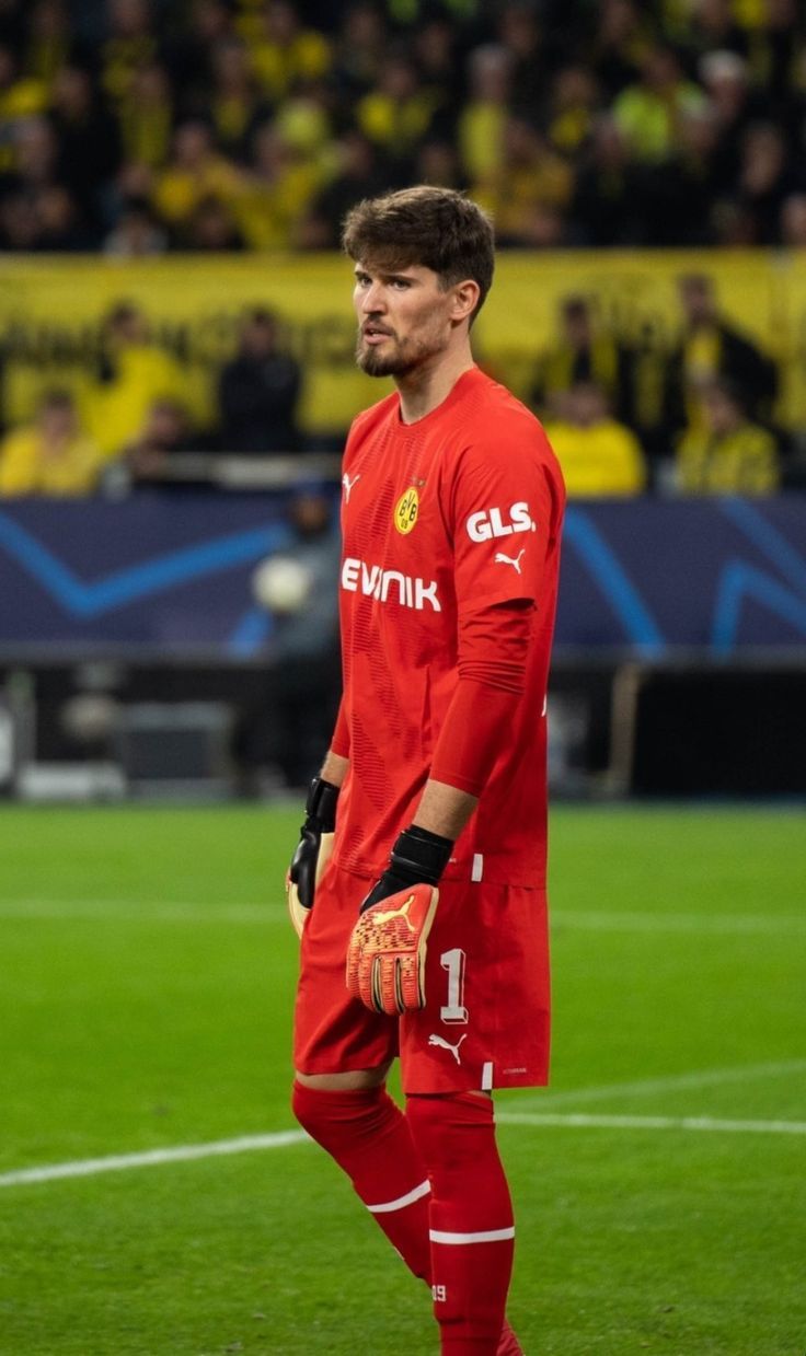 736x1239 gregor kobel