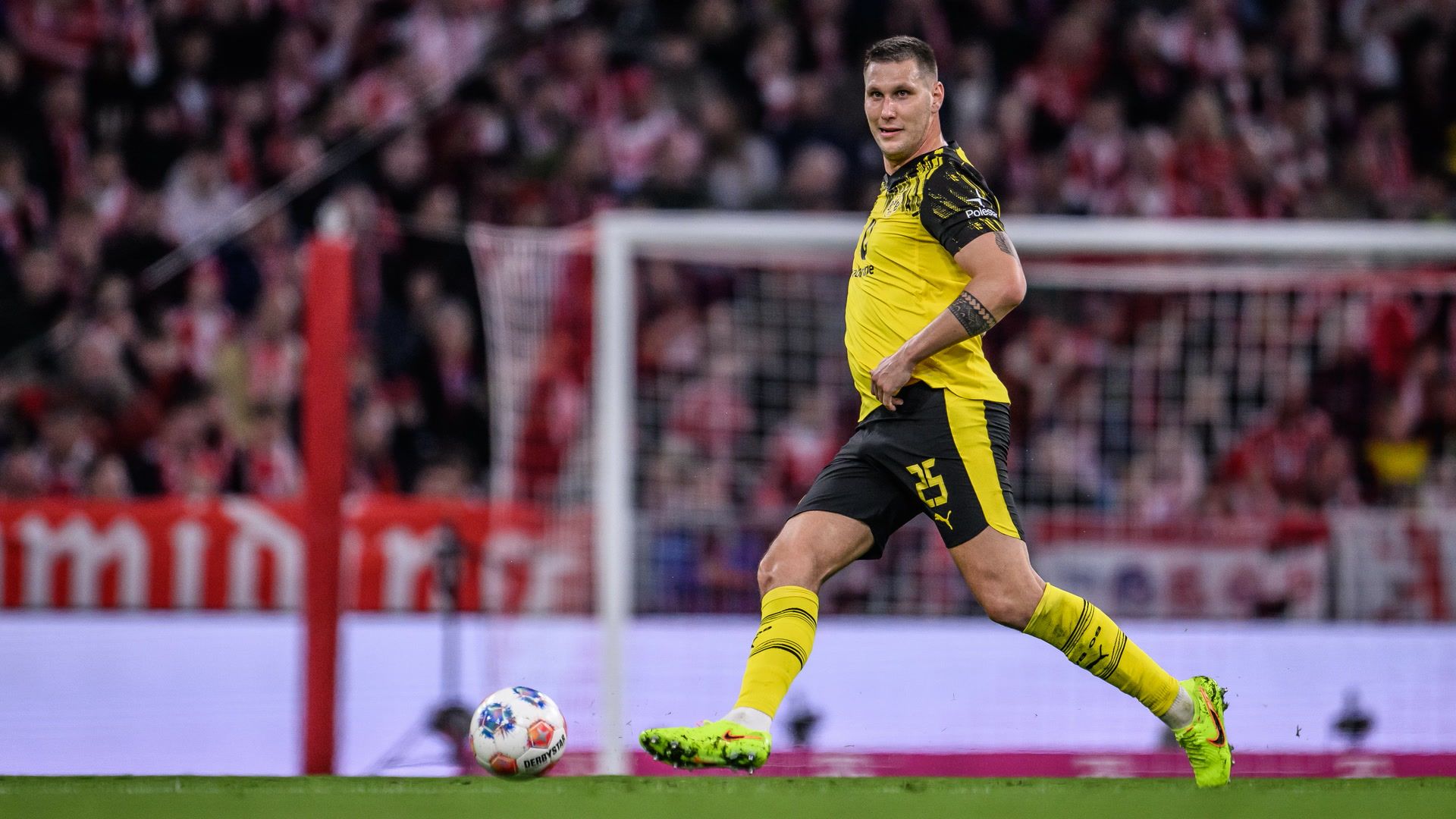 1920x1080 Borussia Dortmund goalkeeper Gregor Kobel: The Revierderby is a huge game