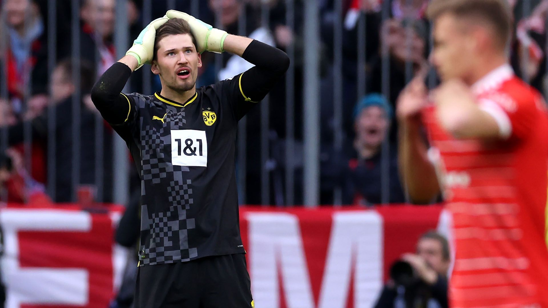 1920x1080 Borussia Dortmund goalkeeper Gregor Kobel makes horrible mistake to concede ridiculous Bayern Munich opener. Goal.com US