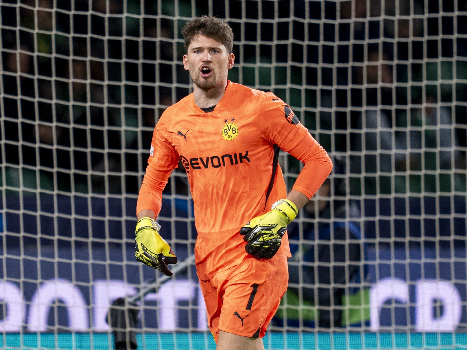 1920x1440 Chelsea and Newcastle 'fighting for Gregor Kobel with Dortmund star's agent set to fly to London for transfer talks'
