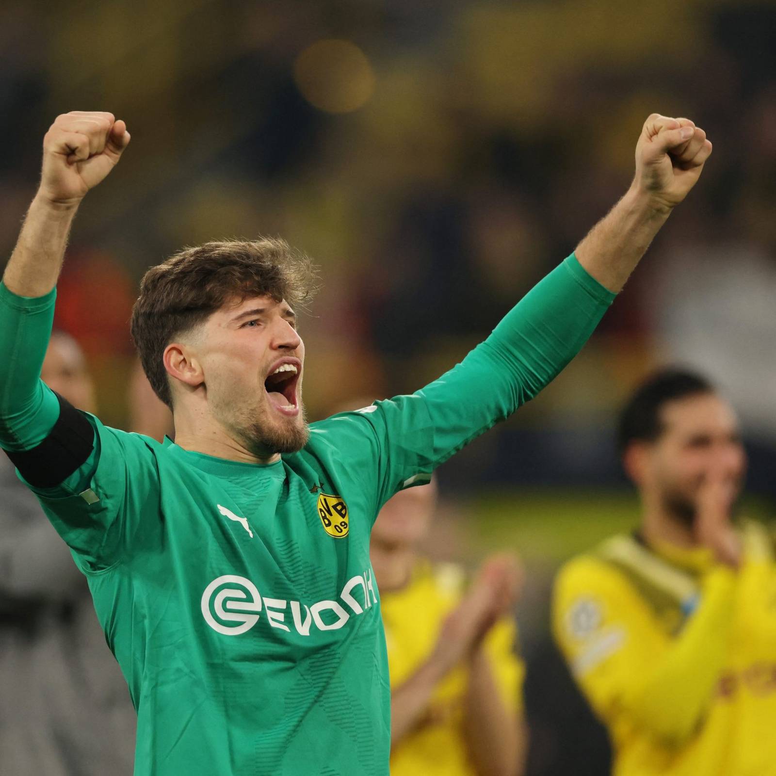1600x1600 Meeting held: Man Utd make first move to sign Gregor Kobel