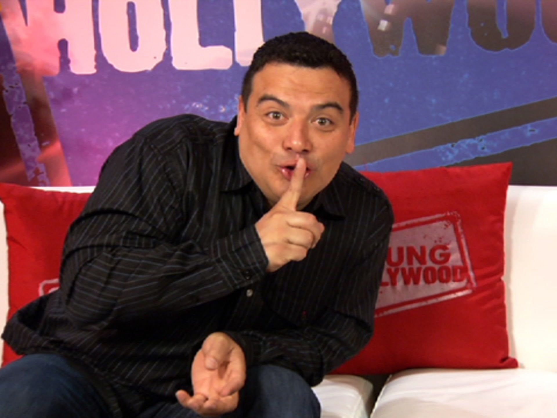 1920x1440 Carlos Mencia Heads Back On Stage
