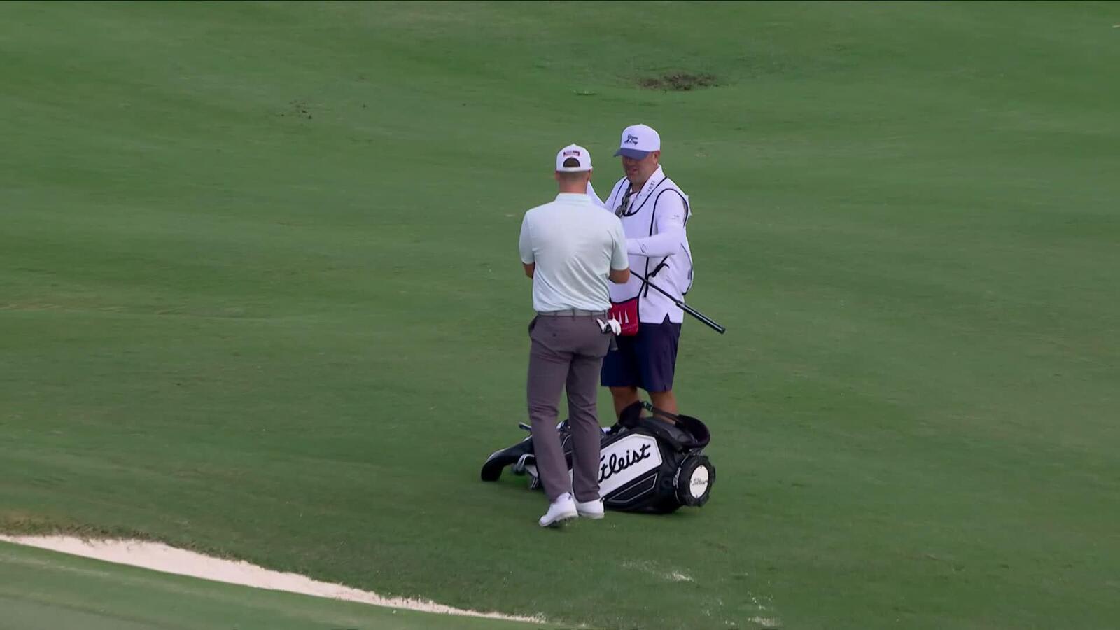 1600x900 Wyndham Clark holes out from bunker for eagle on No. 7 at Hero World Challenge