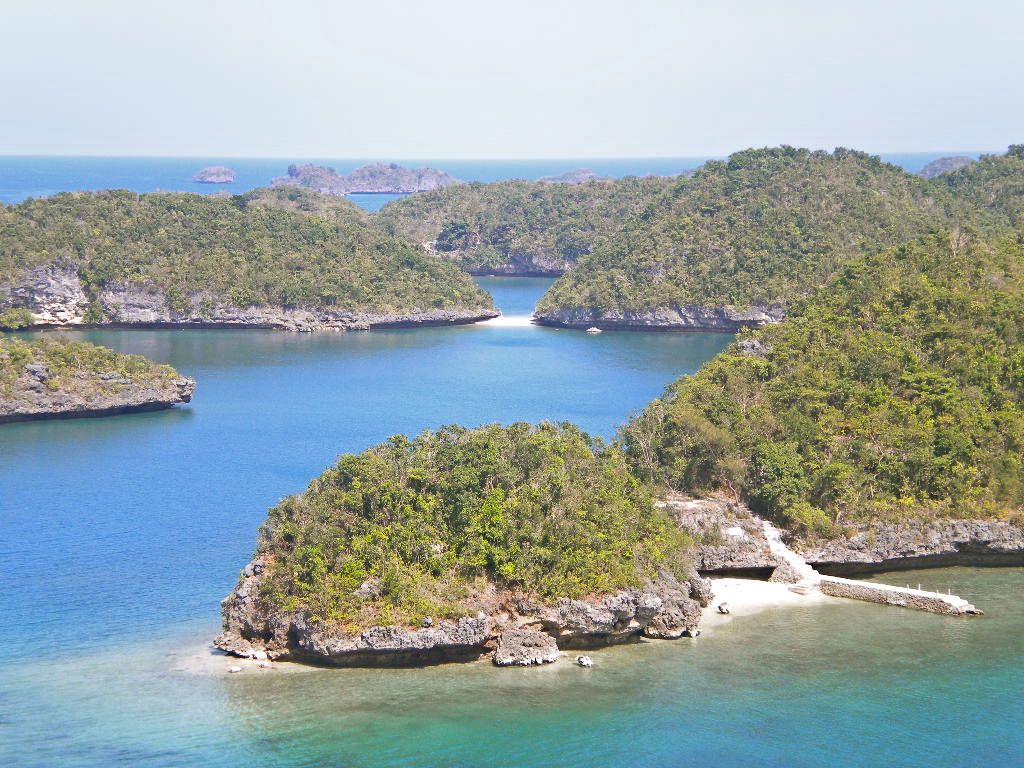 1024x768 Hundred Islands National Park