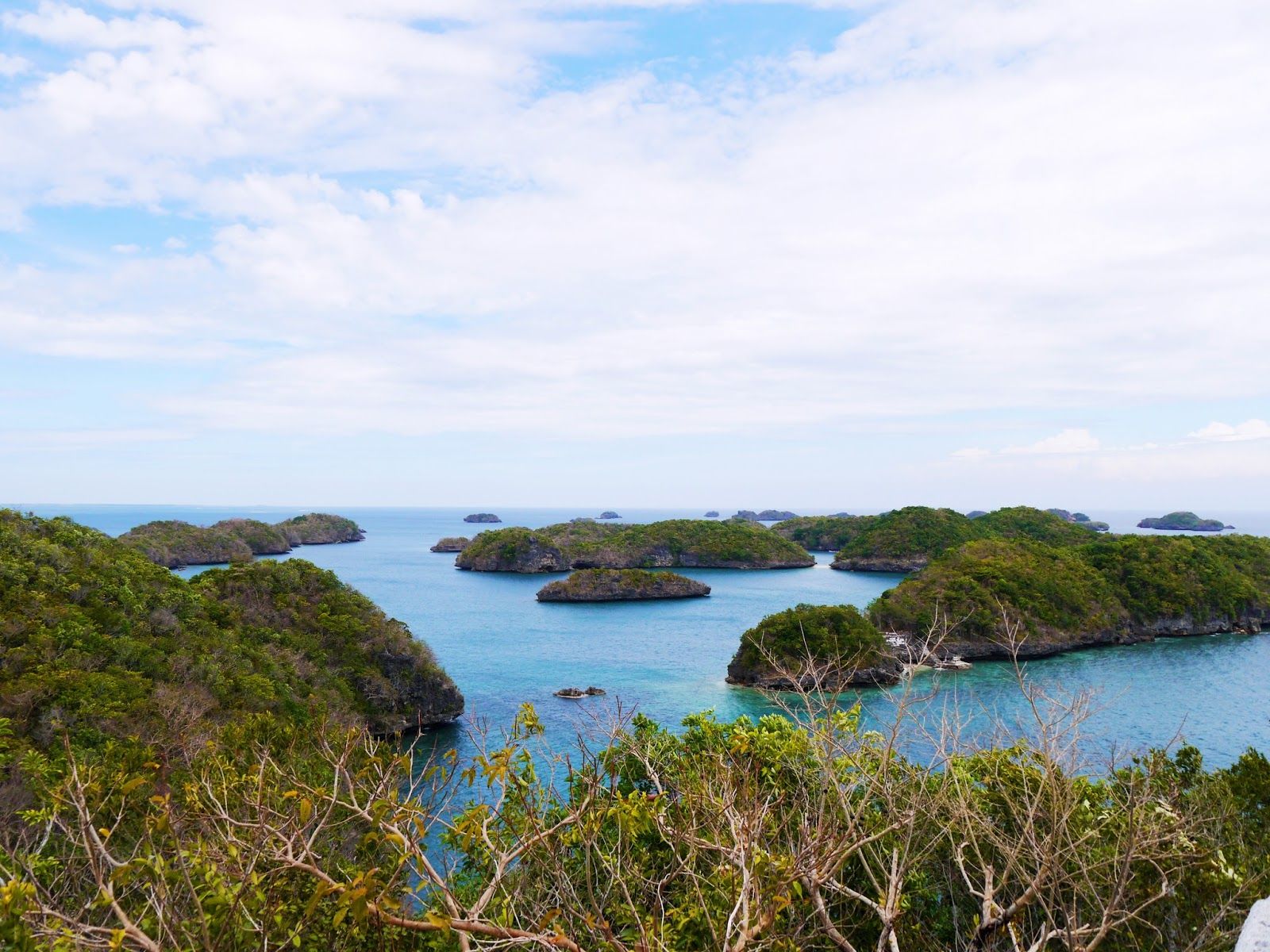 1600x1200 The Exhilarating Hundred Islands!