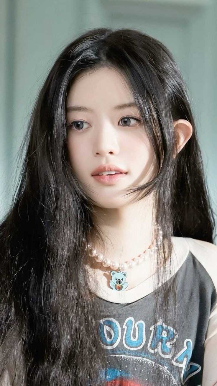 736x1308 Minju Illit