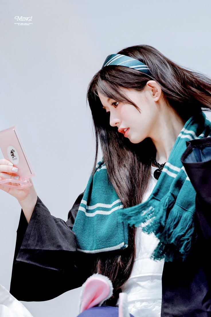 736x1103 ILLIT Minju