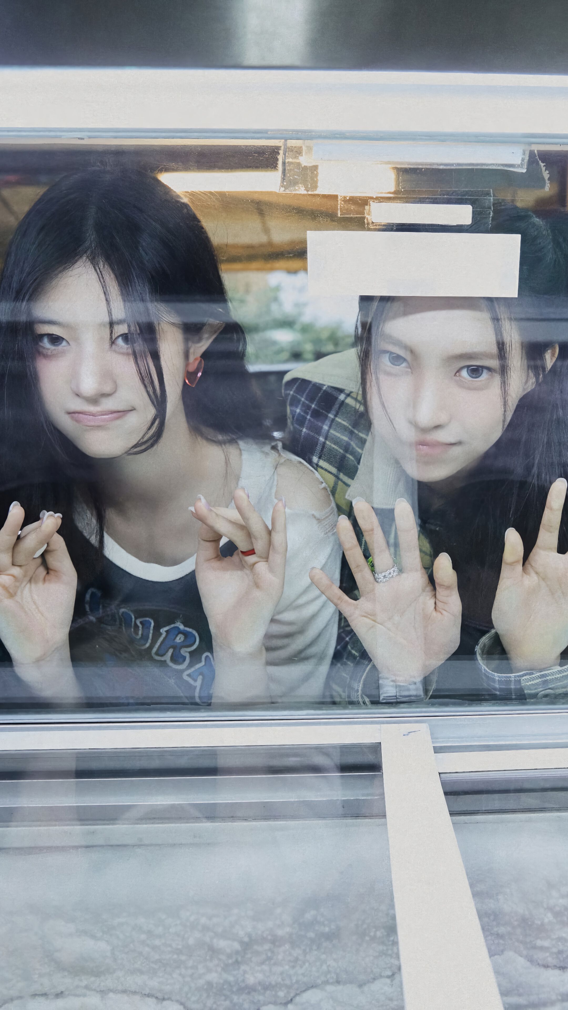2160x3840 ILLIT Members Wonhee Minju Yunah Iroha Mokah 4K Wallpaper iPhone HD Phone a