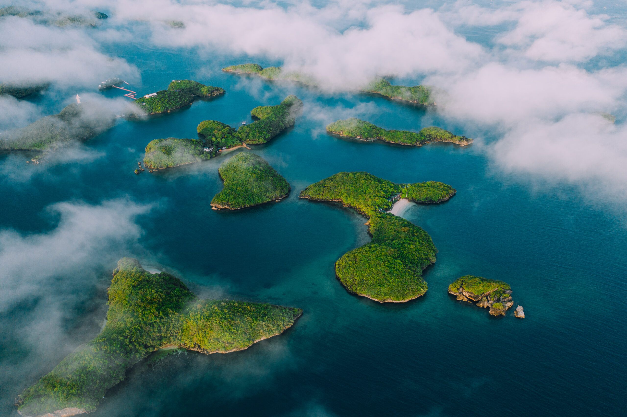 2560x1705 Hundred Islands National Park Islands of the Philippines