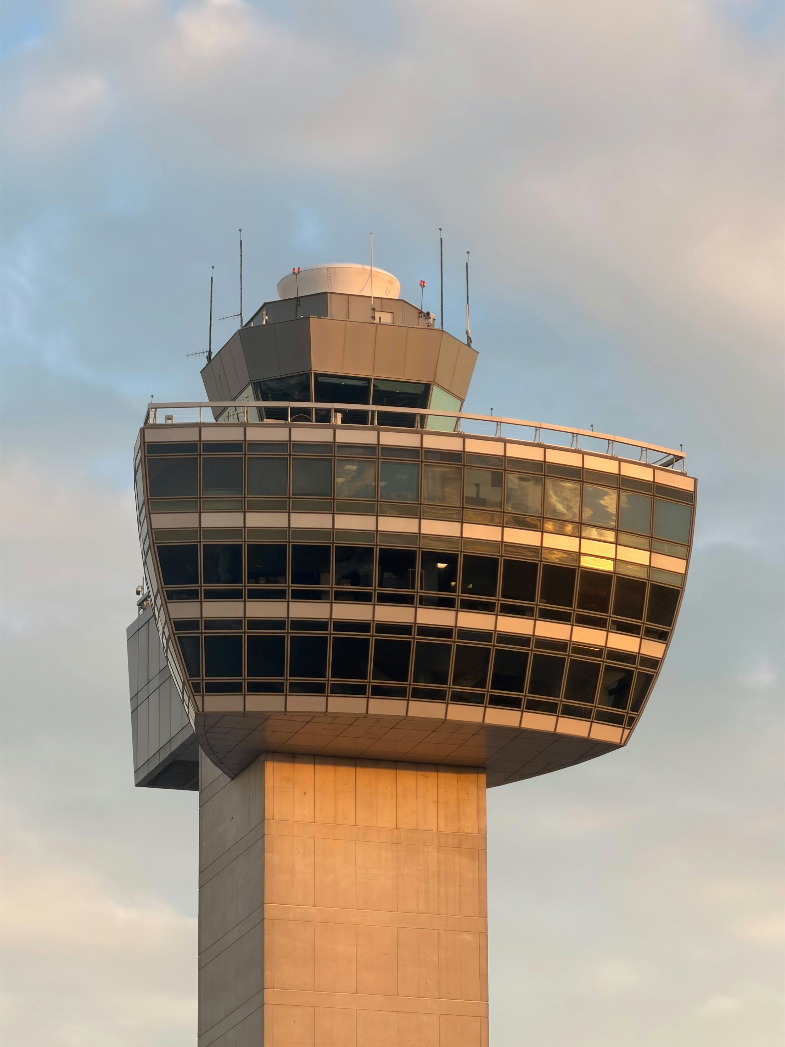 3000x4000 Air Traffic Control Tower Picture. Download Free Image