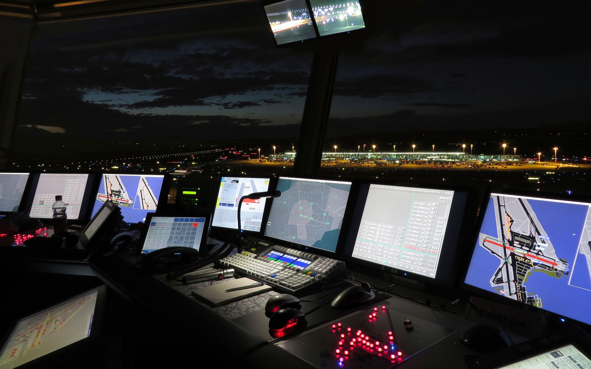 1920x1200 Control Tower Wallpaper