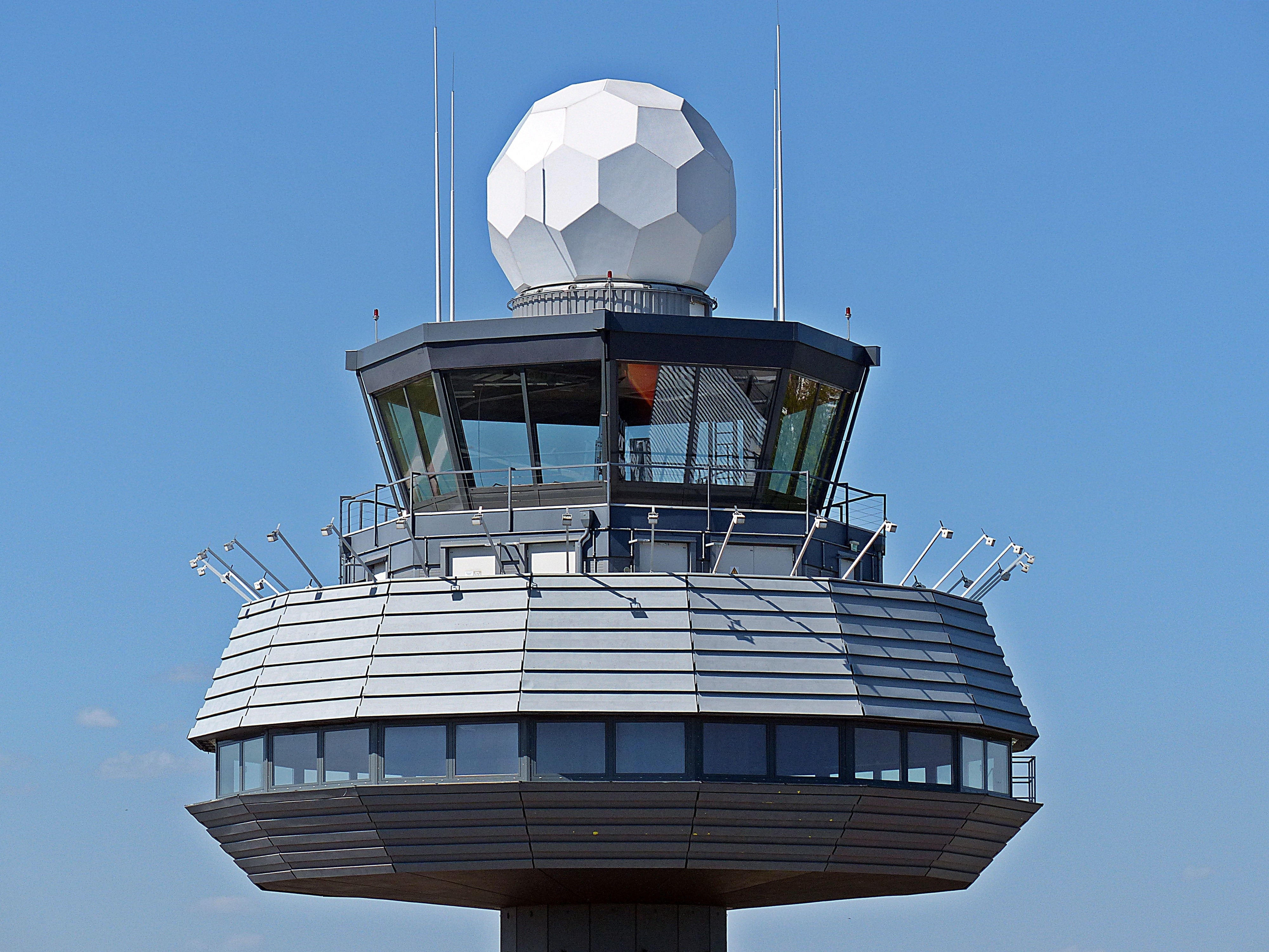 4000x3000 white airport control tower free image