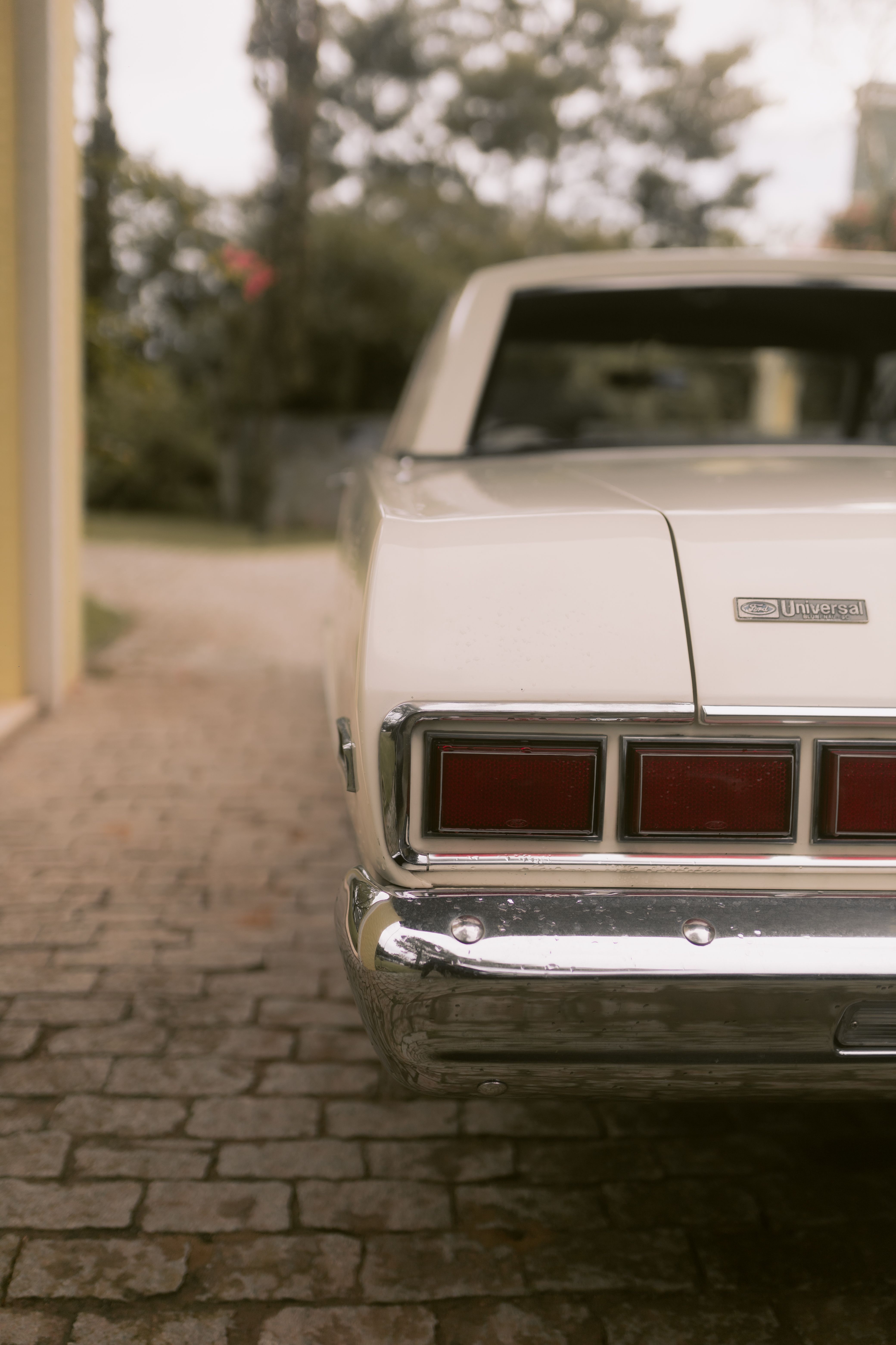 4160x6240 Vintage Ford Galaxie 500 in Front of Classic Building · Free
