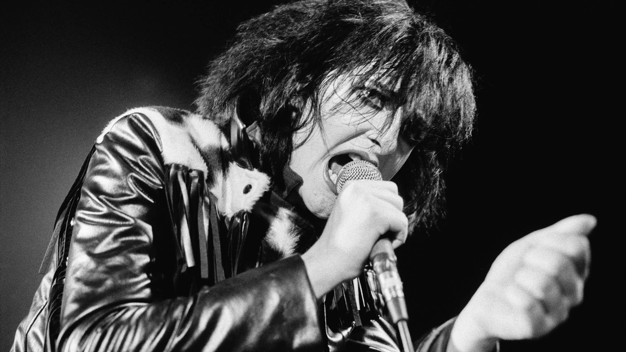 2560x1440 70s Rock Legend and Founding Member of Iconic Band Turns 69
