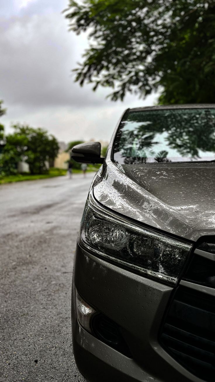 736x1308 Toyota Innova Crysta