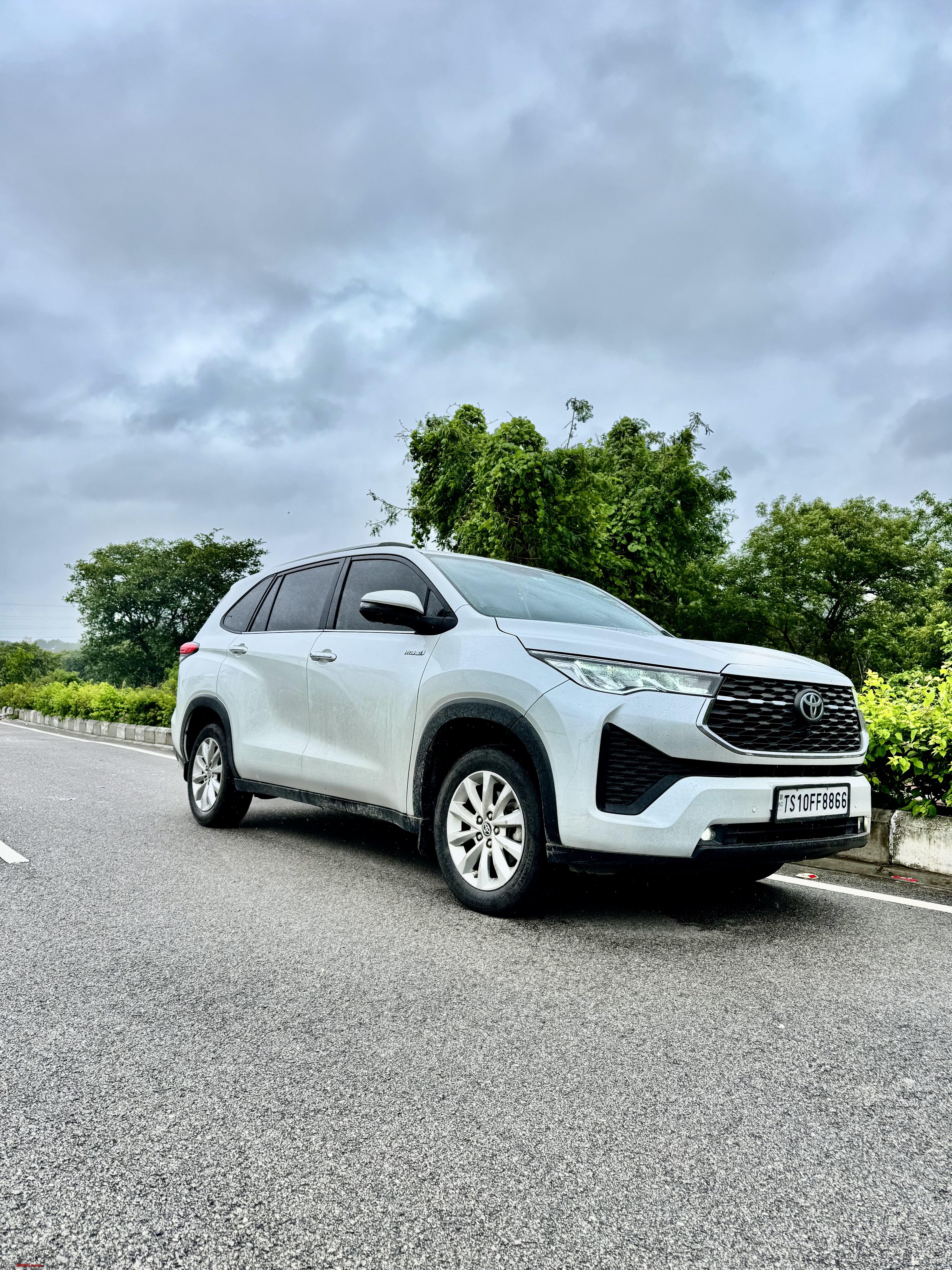 4284x5712 Toyota Innova Hycross Review