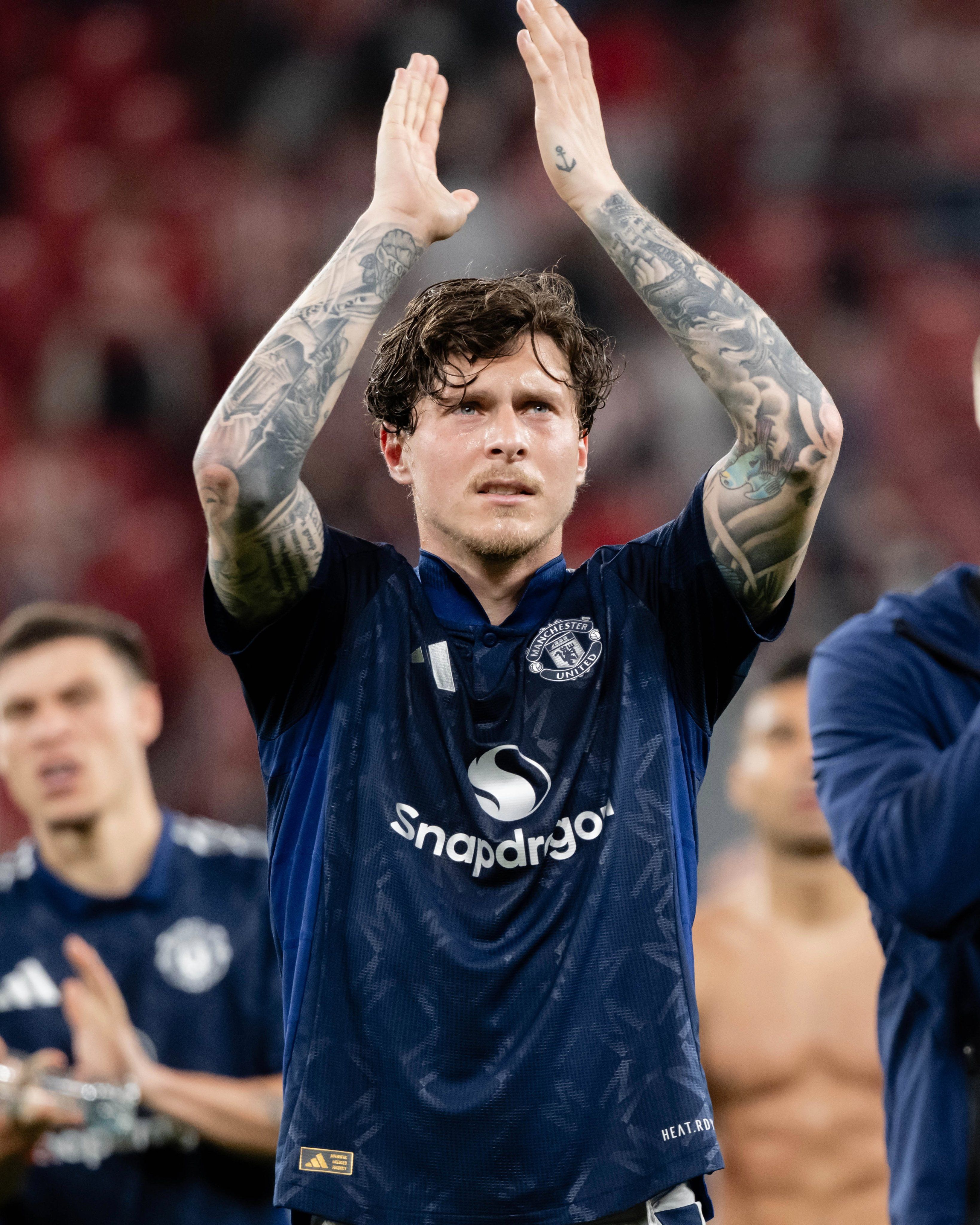 3277x4096 Victor Lindelof