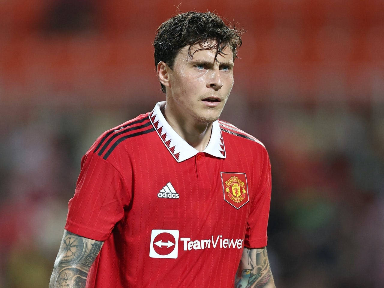 1280x960 Download Victor Lindelof Manchester United Red Kit Wallpaper