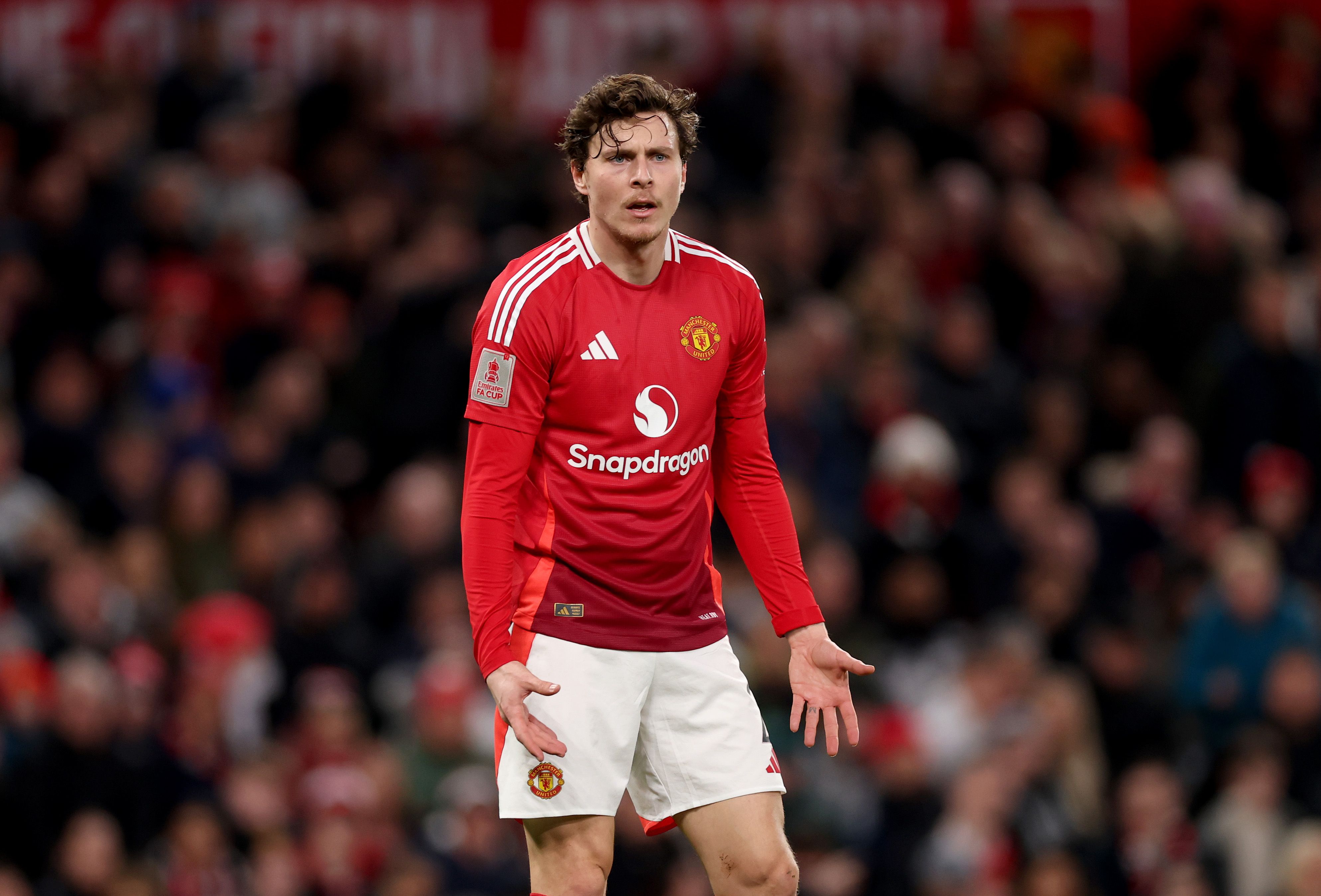3974x2695 Victor Lindelof mulls over Benfica return ahead of United release
