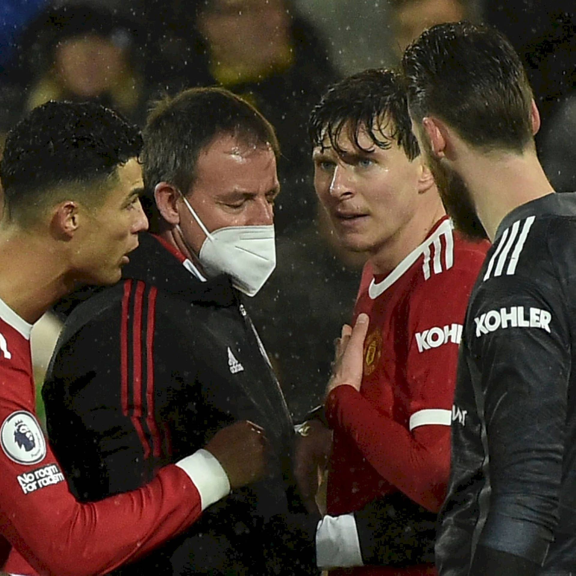 1920x1920 Download Victor Lindelof Injury Concern Manchester United Wallpaper