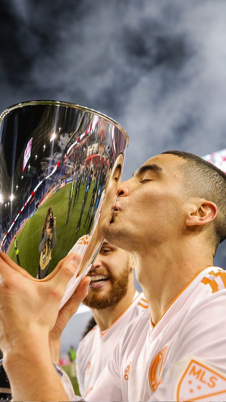 736x1308 Miguel Almirón Wallpaper