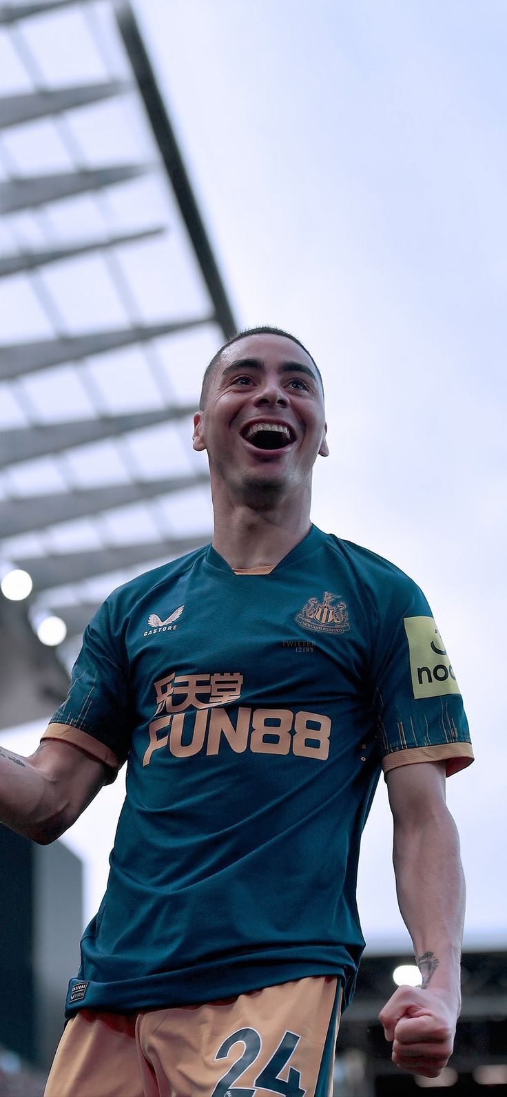 736x1593 Miguel Almirón Vs Fulham F.C