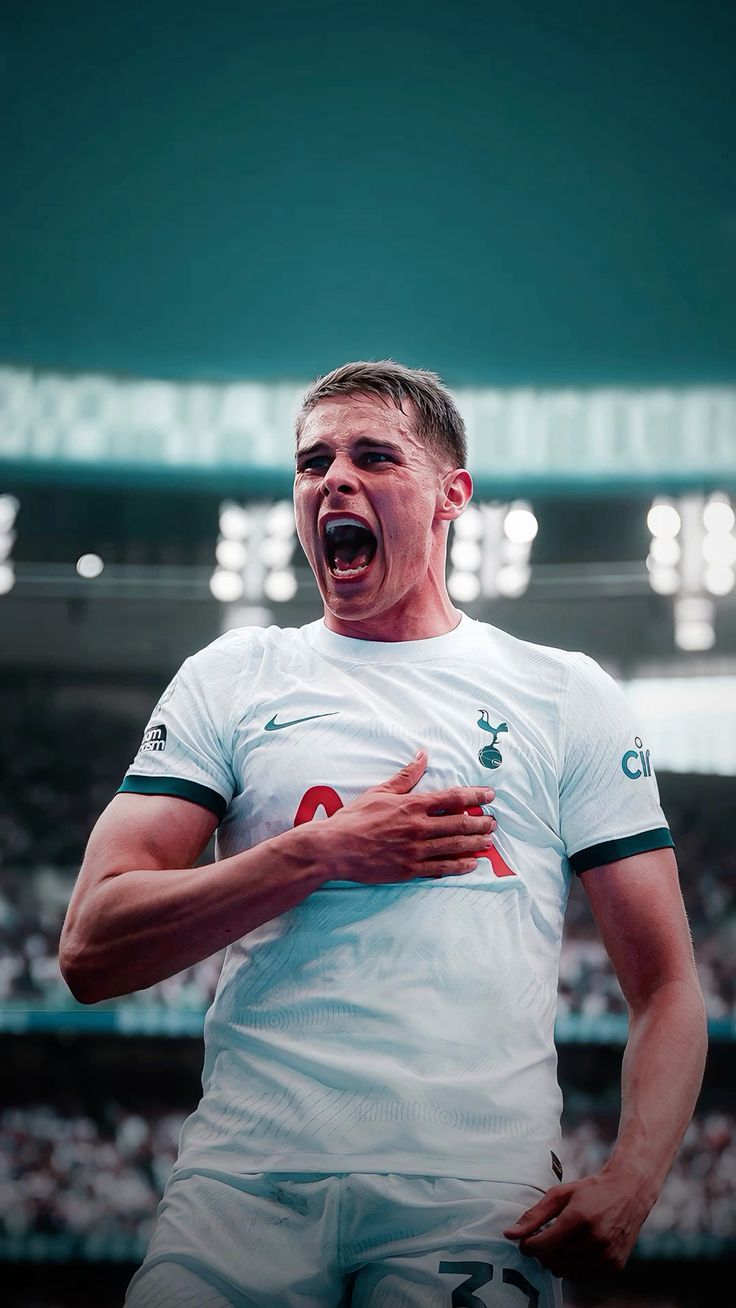 736x1308 Van de ven spurs