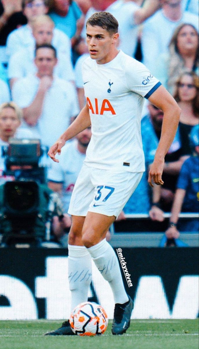 687x1200 Micky Van De Ven Wallpaper